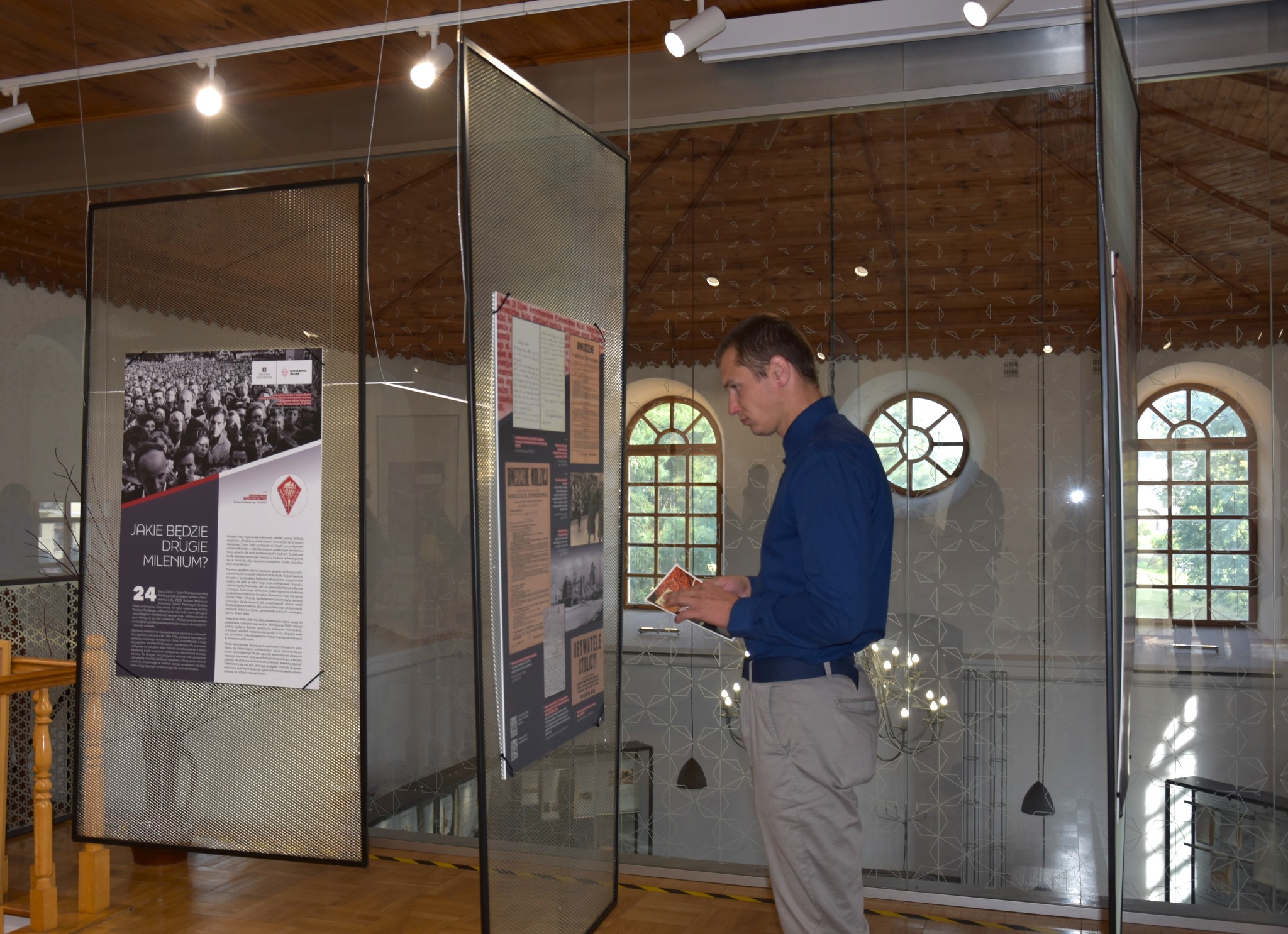 Bezsenne głowy, co dżwigają korony - otwarcie wystawy